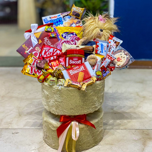 بوکت شکلات با عروسک برای ولنتاین